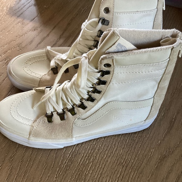 NewVan boots Size man 8 women 9.5. (#A) main image 6